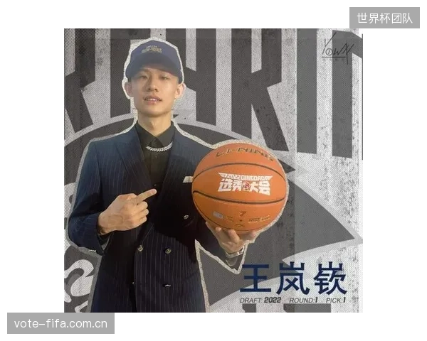 手握状元签的四川队极可能选择王岚嵚,以其为核心开启后场重建之路。 手握状元签的四川队极可能选择王岚嵚,以其为核心开启后场重建之路。